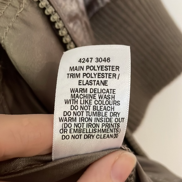 ✨HOST PICK✨ Silk-like Quarter Sleeve Jacket - Picture 4 of 4